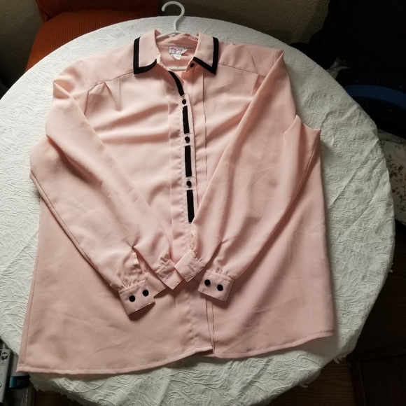 Vintage TanJay Elegant Polyester Pink Blouse with Black Accents In A Size 16 - Picture 8 of 9